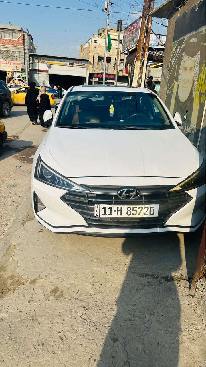 النترا خليجي 2019 مكفوله 
بيهه ملاحظات بسيطه جدآ
ماشيه 50 الف السياره جديده كلش السعر 170 وبيهه مجال بسيط *********** 
بغداد البياع بغداد, العراق
