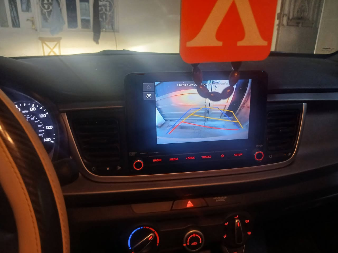 السلام عليكم
ماشاءالله تبارك الله 

كيه ريو 23 ماشيه ٧ الاف سياره جديد وجاهزه من كلشي حادثه موضح بالمنشور حادث صطحي خفيف مبدل بنيد وجاملغ  مرقم  وجاهز قادسيه معوقين تستلم وكاله عامه باسمك مكان السياره الديوانيه  السعر ١١٦ الاتصال *********** ،
