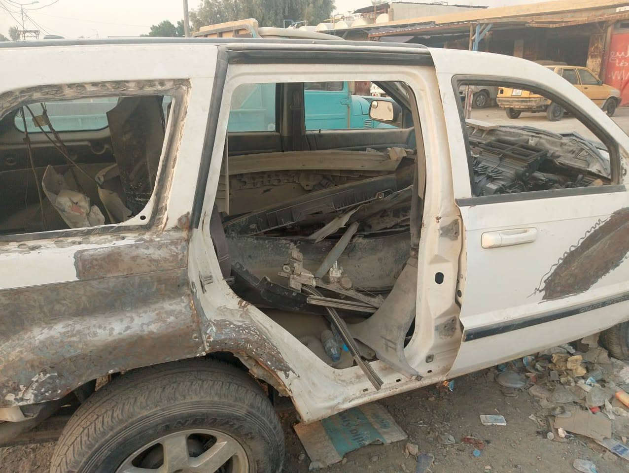 السلام عليكم 
للبيع جيب 2008 غراضها موجوده
رقمها بغداد ابأسمي 
السعر 35 
للاستفسار ***********
