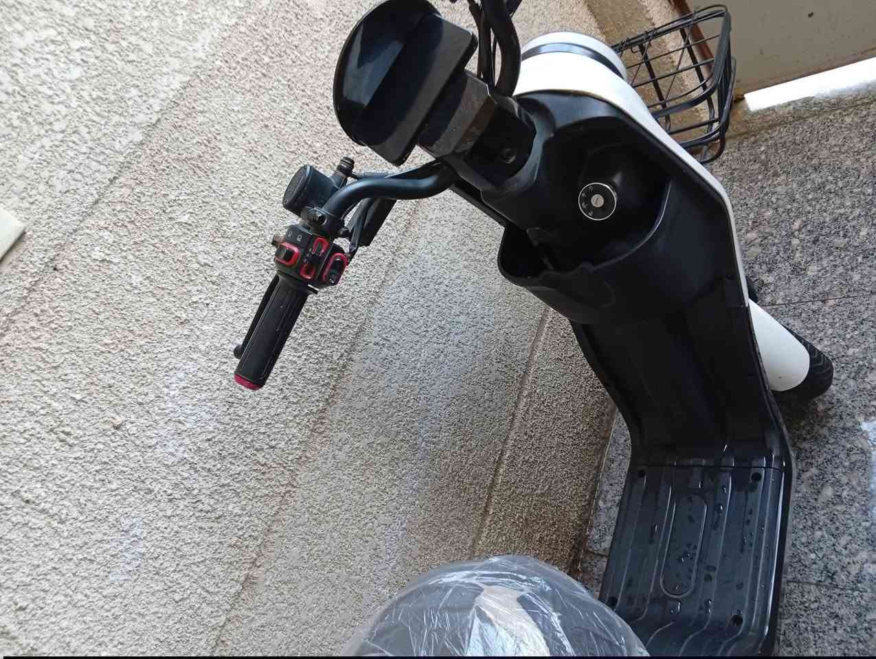 السلام عليكم دراجة شحن نوع R9 للبيع بطاريات 5 كبار و شاحنه الاصليه
وسرعتها حقيقي 70 و الدراجة نظيفة الموقع خدمي الاطباء مجاور بيت النائب احمد المشهداني السعر 550 بيها مجال للناس الطيبة للاستفسار الاتصال على الرقم *********** أو تفوتلي خاص
