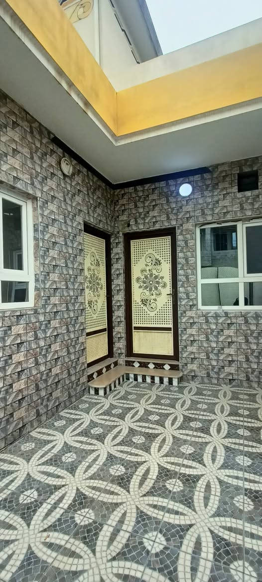 دار للايجار 🏫
حي البكر شارع المنظمة خلف تيم ماركت 
مساحة 💯 م 
الدار فول نظافة...
للاستفسار مراجعة مكتب المازن حي البكر شارع المنظمة قرب المركز 
او الاتصال على 📞☎️***********
