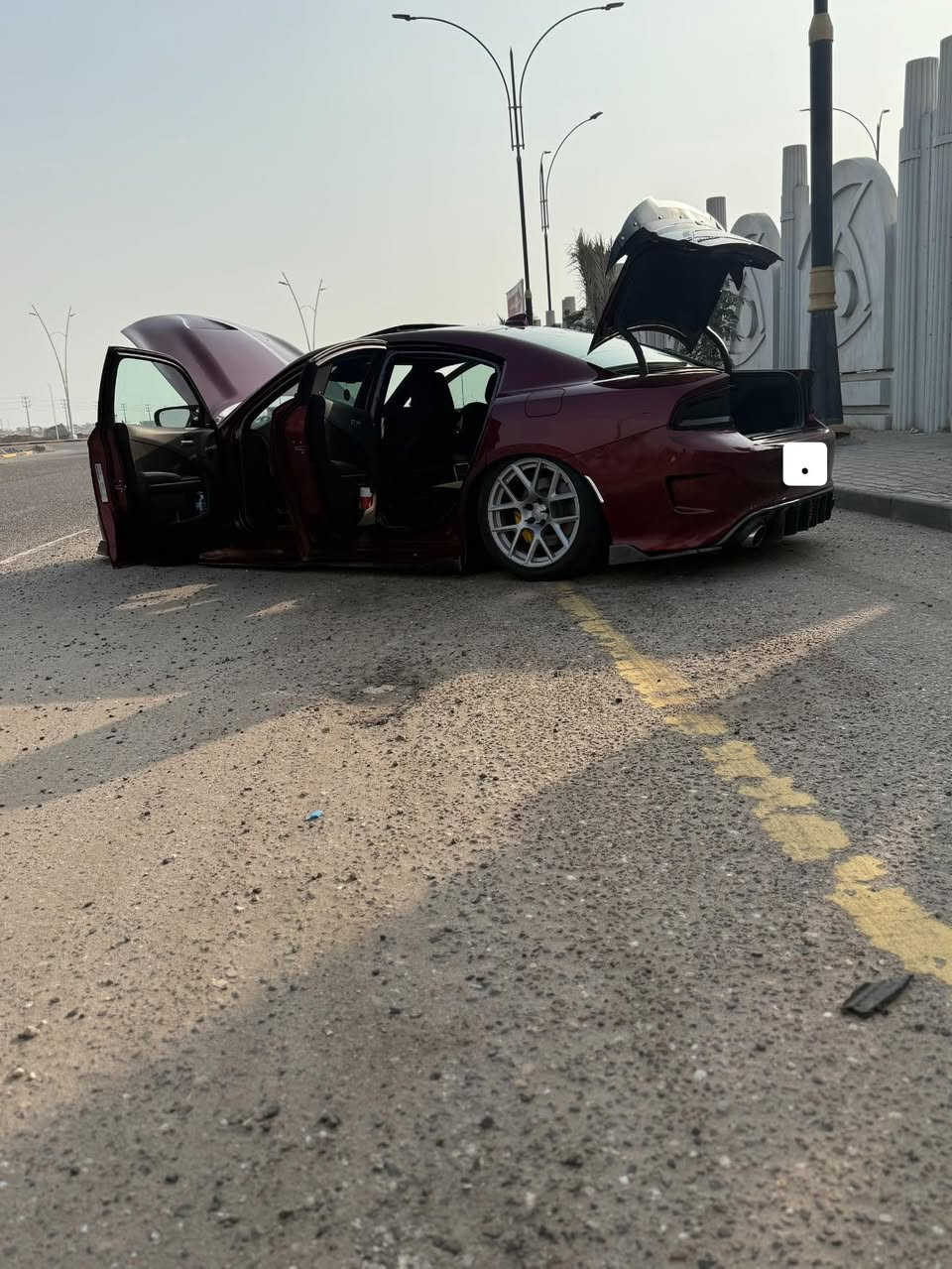 سلام عليكم
سكات باك 6.400🐝 دوج جارجر
سياره محتاجه خيال 💭
حادث قطعتين صبغ جاملق مع بنيد صور الحادث موجوده بلمنشور 
السياره فتحه كشن حضن تدفئه دركه تدفه
كشن كهرباء تحكم ستيرن شفتات هيتر مري
سياره جديده 
الاضافات العليها
داون بايب سل ستيل 3 انج
جوبلس اس ثري 3 كات باك المعرف لايعرف
دبات موبار وكاله اسود 
تفريغ البالك مع طلقات نغمه ولا غلطه
بوابات ريموت مرور ما مرور انسه
لد متحرك 360 حركه جميع الالوان 
ولف حماوه ريسنك شرط وكاله وبعده بضمان
برمجه البطل مصطفى ايكل🤍 اولاين فتح عقل دوانص مراوح شرط حماوه 85 العزم يخوف 🖤
كت كامل كاربون لحيه + دفيوزر خلفي لد متحرك + كفر مري بات مان + سكوب بوب +سكوب مثلث + دوس اس ارتي +زعانف دعامه خلفي كله كاربون 
 
شاشا كار بلي🪬

سياره ما متعوبه ماشيه 9 مايل 
 أبرز مواصفات دودج تشارجر سكات باك 2023 النداء الاخير 
لون مميز كرزي🍒 🍒♥️

 الأداء والمحرك

• المحرك: محرك 6.4 لتر HEMI V8 بالتنفس الطبيعي.

• القوة الحصانية: حوالي 485 حصاناً.

• عزم الدوران: حوالي 644 نيوتن متر (475 رطل قدم).

• ناقل الحركة: أوتوماتيكي ثماني سرعات (TorqueFlite).

• نظام الدفع: دفع خلفي (RWD).

• نظام العادم: مزدوج عالي الأداء مع صمام نشط لإصدار صوت مميز.

 المكابح والتعليق

• المكابح: نظام مكابح بريمبو (Brembo) عالي الأداء بأربعة مكابس في الأمام والخلف 

• التعليق: نظام تعليق رياضي مضبوط (Sport-tuned suspension) لتعزيز الأداء والتحكم.

• أوضاع القيادة: تتيح لك تخصيص إعدادات المحرك، وناقل الحركة، والتوجيه، والتعليق.

 المواصفات الخارجية

• التصميم: تصميم عضلي جريء ومميز لفئة سكات باك.

• الشبك الأمامي: شارة Scat Pack المميزة.

• الجنوط: جنوط ألومنيوم قياس 20 إنش بتصميم خاص لفئة سكات باك (قد تختلف حسب الحزمة).

• الواجهة الأمامية: غطاء محرك رياضي مع فتحات تهوية وواجهة أمامية مميزة (تختلف عن فئات SXT و GT).

• الإضاءة: مصابيح أمامية وخلفية بتقنية LED. متحرك 360 حركه

 المواصفات الداخلية والتقنيات (فئة "نص فل" أو ما يقاربها)

• المقاعد: مقاعد رياضية (عادة من القماش عالي الأداء مع "Scat Pack Bee")، وغالباً ما تشمل خاصية التدفئة و للمقاعد الأمامية في هذه الفئة.

• التكييف: تحكم أوتوماتيكي مزدوج في المناخ.

• شاشة الترفيه: نظام Uconnect بشاشة تعمل باللمس قياس 8.4 بوصة (أكثر شيوعاً في هذه الفئة).

• الاتصال: دعم Apple CarPlay و Android Auto.

• العدادات: شاشة عرض رقمية لمعلومات السائق قياس 7 بوصة في لوحة العدادات، تعرض معلومات الأداء (مثل مقاييس الأداء SRT/Scat Pack).

• المقود: مقود  بالجلد مع أزرار تحكم وتدفئة (غالباً).
 
سعر 280$ وبيها مجال لطيبين

رقم بغداد مشروع وطني وين ميعجبك تتحول

عنواني بصره حي المهندسين

للستفسار ***********
اسف ع الاطال الكلمه الطيبه صدقه
