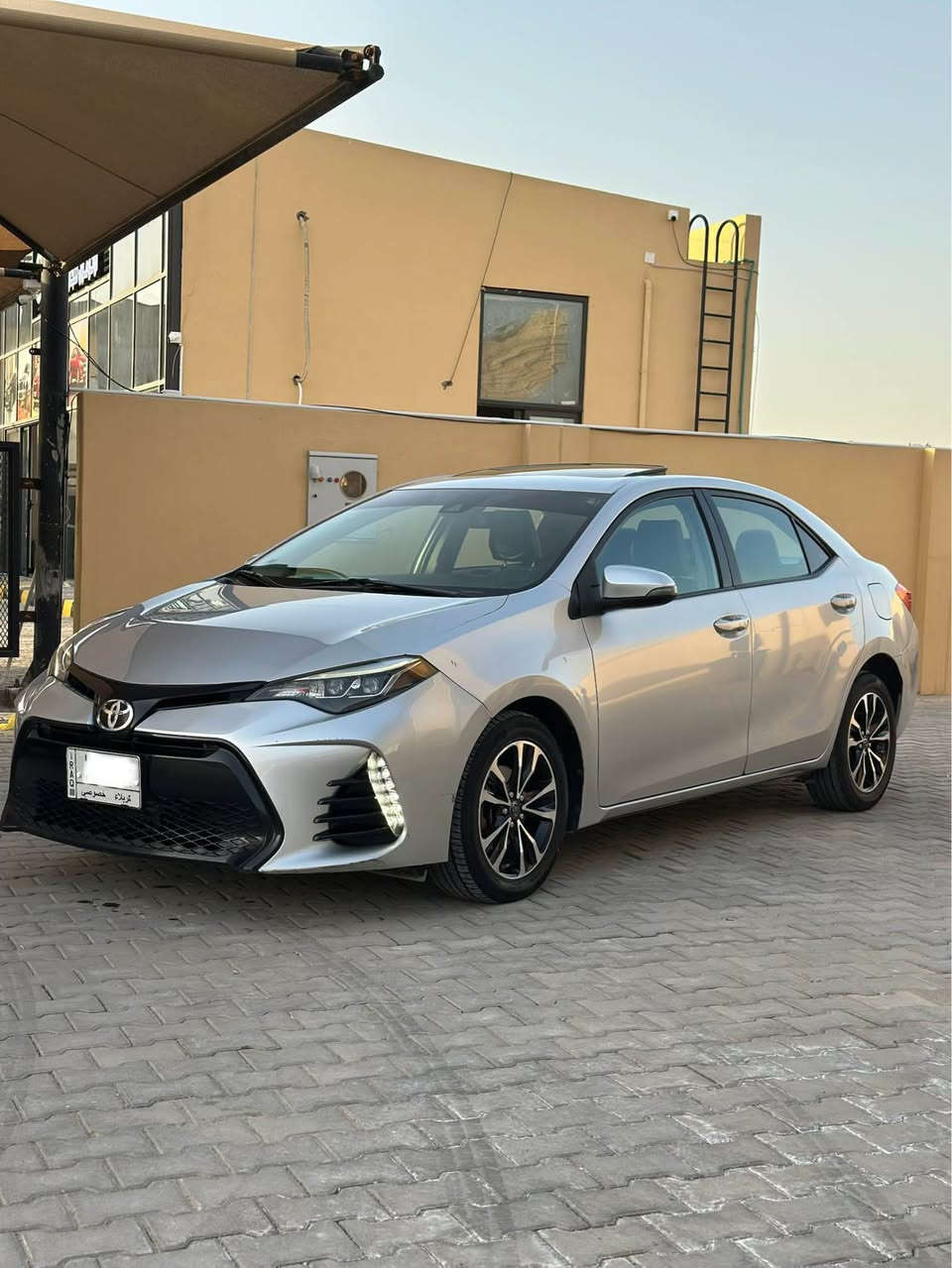 سلام عليكم 
نوع السياره : كورلا SE
فول مواصفات 
موديل : 2018
ماشيه 125 ميل
حادثها خفيف في امريكا تبديل ابواب نفس اللون وكلير حسب السونر المرفق
في العراق لا يوجد حادث
سعرها 130
مكان السيارة كربلاء
*********** كربلاء, العراق
