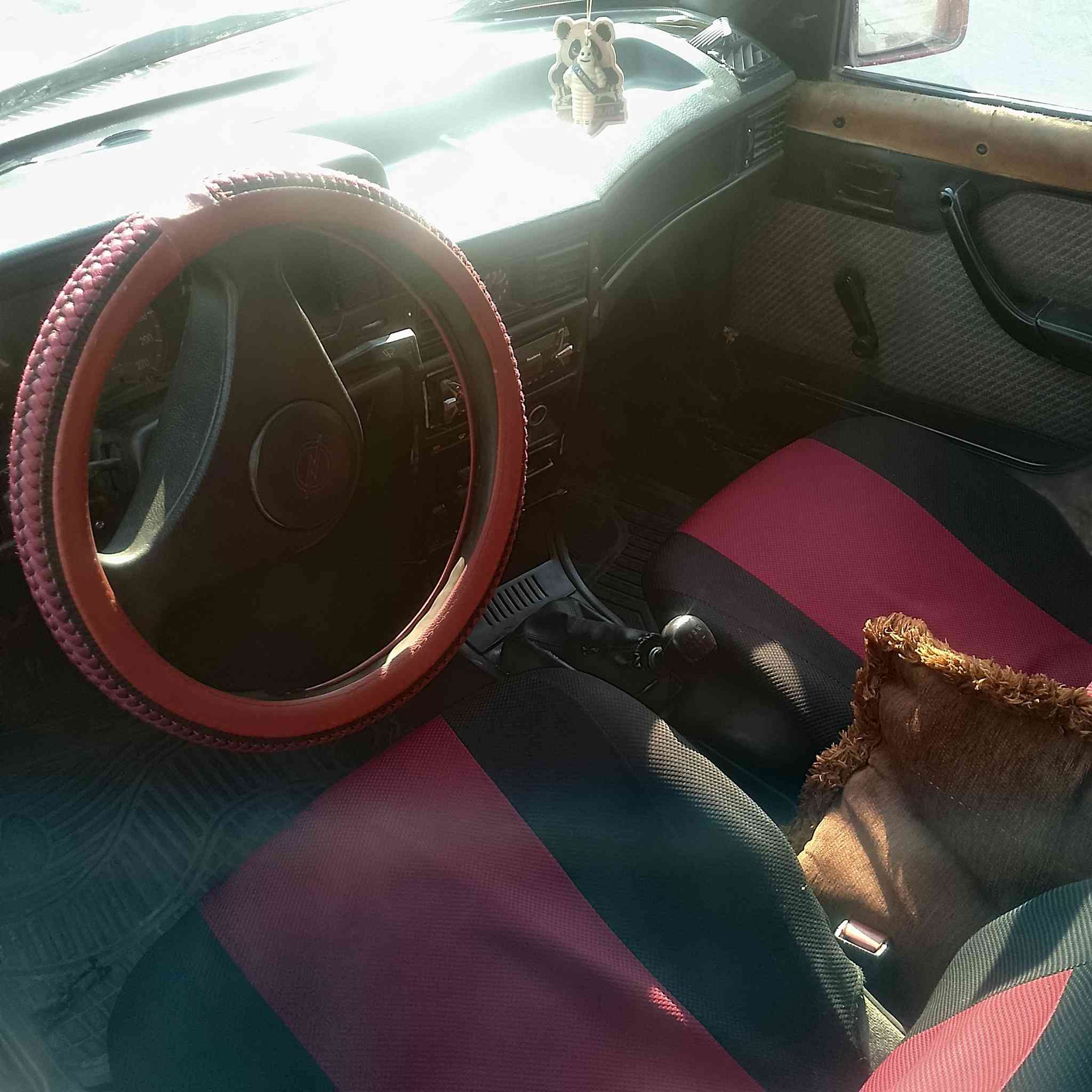 سياره للبيع كير ومحرك شرط كاربون بانزين بيها السعر ١٧ وبيها مجال ***********
