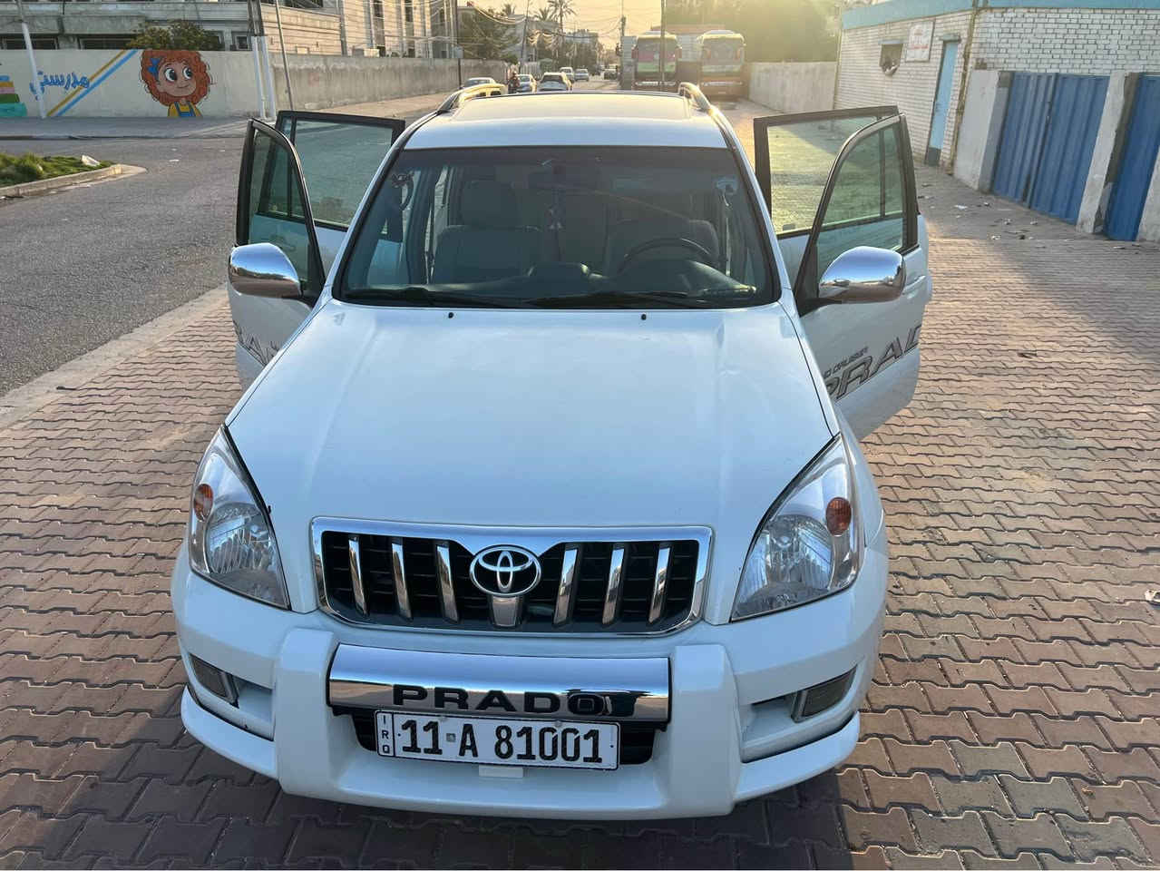 تويوتا برادو 2009 لون ابيض صدفي نفس لون اللكزز كامل مواصفات بيها ربع بنيد ونص چاملغ صبغ فقط والباقي مكفول . فتحة جلد كراسي امامية كهرباء تدفأة كراسي دبل تانكي سبير تعليك 
مكان السيارة بغداد حي العدل 
*********** بغداد, العراق
