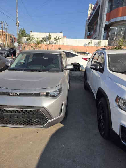 بونيد وجملغ صبغ بدون ارباك بدون شاصي بشرط راديترات شركه ماشيه ٢٧ الف ميل رقم الشاصي داخل المنشور
السياره رقم كاتي تترقم محافظات كردستان 
السعر ١٣٥ ومجال العنوان عقرة معرض زينة 
***********
