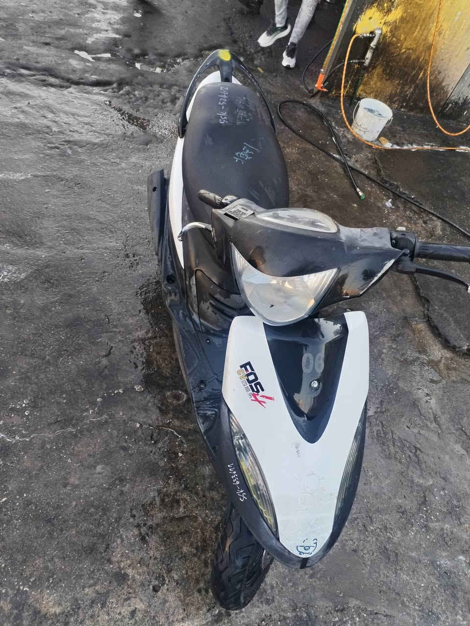 للبيع ماكس حاويه توه طالعه من الرنبه  محرك ما مفتوح بلاد49 ختم واحد على وضع البلاد سلف هندر كهربايات السعر750 وبيه مجال رقم *********** العنوان الشعب
