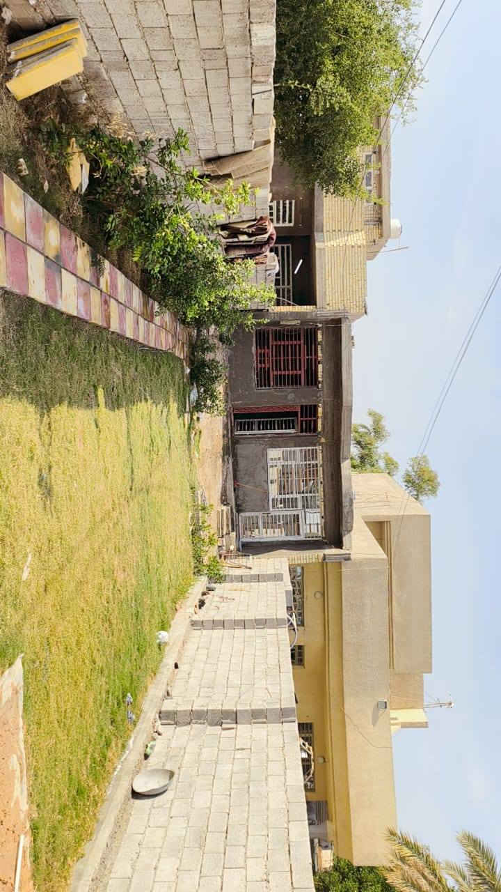 كاع مساحة 890 م مع بيت مساحة 150 م 
البيت 
واجهة 7.5 م 
النزال 21 م 
الحديقة نزالها 40 م 
ظهر البيت شاطية على ديالى 
نزال ظهر البيت 60 متر 
العنوان جسر ديالى الجديد 
الصمدية قرية الزهراء مقابل مدرسة النورين 
عقد 117 
للاتصال ***********
@highlight
