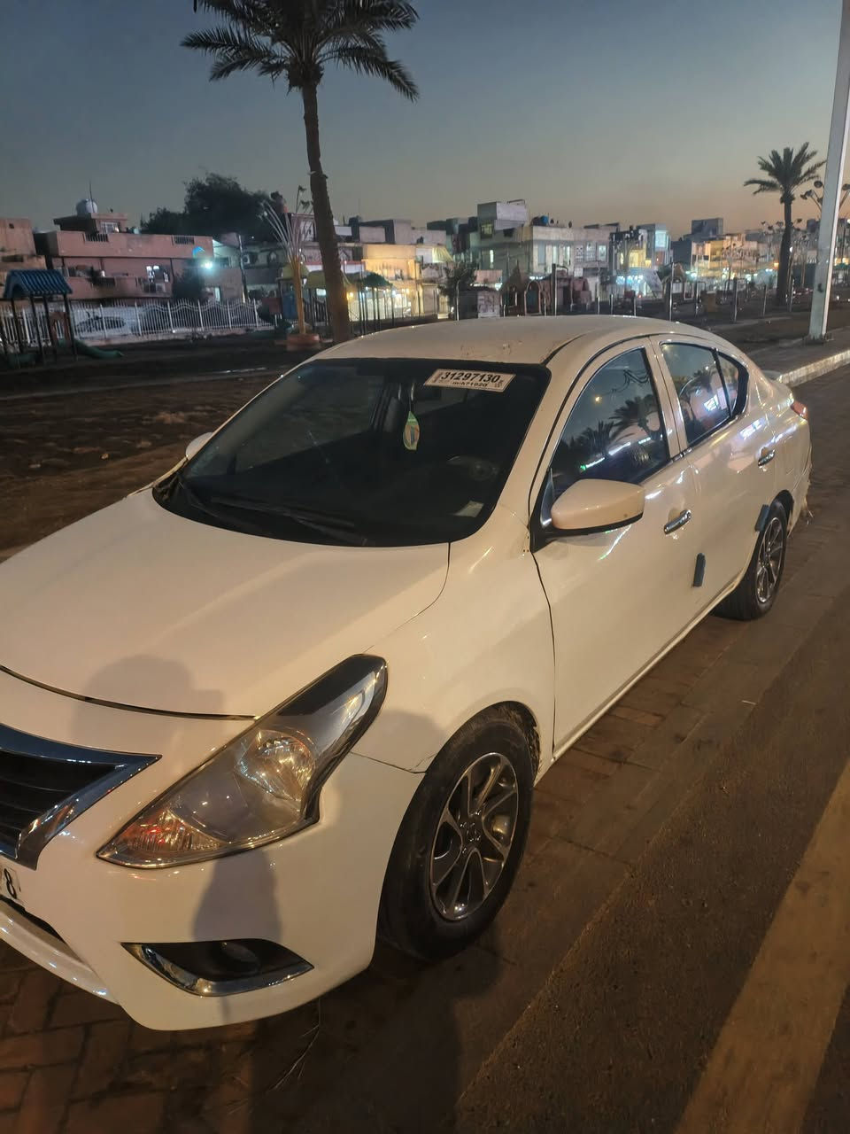 نيسان فيرسا بيهه 3قطع تبديل كير ومكينه كفاله صدر تايرات جددرايدهه ب 70 بيهه مجال قليل رقم بغداد تحويل بكاني راشديه رقم ***********
