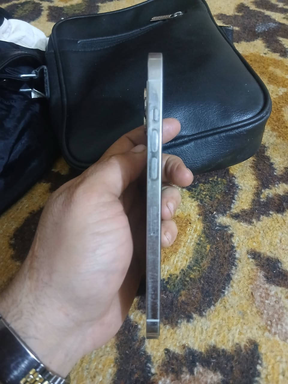 ايفون 12 برو ماكس عربي دبل سيم كارت تلفون وتر بطاريه ٧٨ ذاكره ١٢٨ تلفون كلش نضيف كامرات فول صوت فول تلفون بدون ملحقات سعر ٤٠٠ بي مجال كلش بصيط هاذه رقمي *********** رمادي البعلوان
