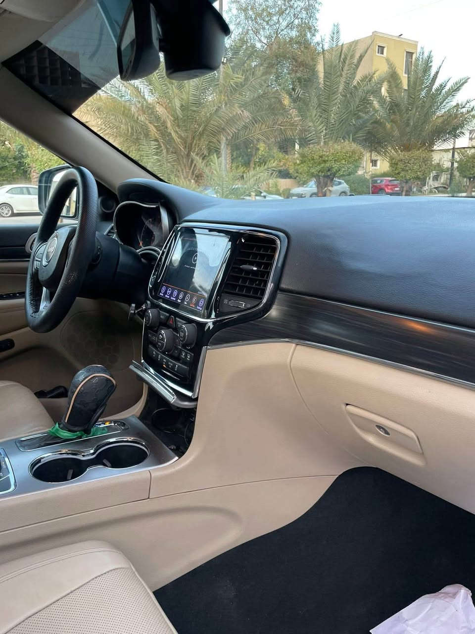 سلام عليكم جيب لمتد 2020
وارد امريكي ضربته بس دعاميه واهنا انضربت عندي بدلت باب الصدر وصار صبغ بالجاملغ الامامي ماشي 49 m
سياره فول مواصفات 
سعر 253 
***********
