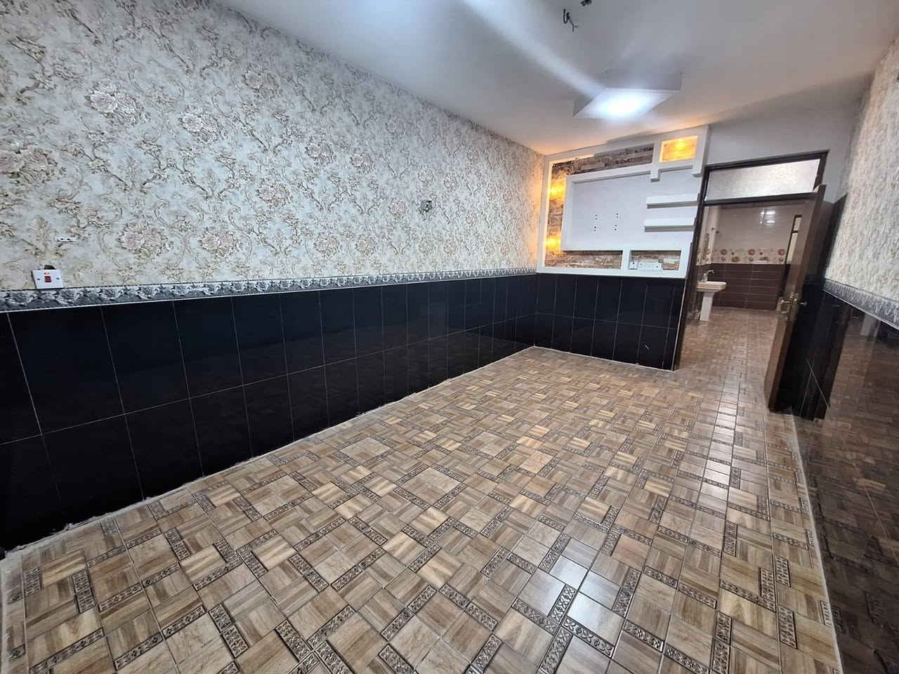 مشتمل 100م طابقين للايجار الغزالية شارع مدير الامن مربع اساور غرفتين نوم وصالة ومطبخ للاستفسار ***********
