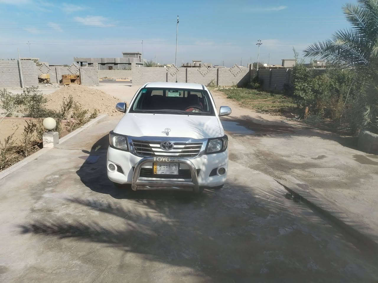 تويوتا هيلوكس موديل 2014 سياره نضيفه مكان الأنبار الكرمه السعر 210وبيها مجال ***********
