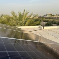 منظومة شمسية • ضمان ١٠ سنوات • لونجي ٦٤٠واط