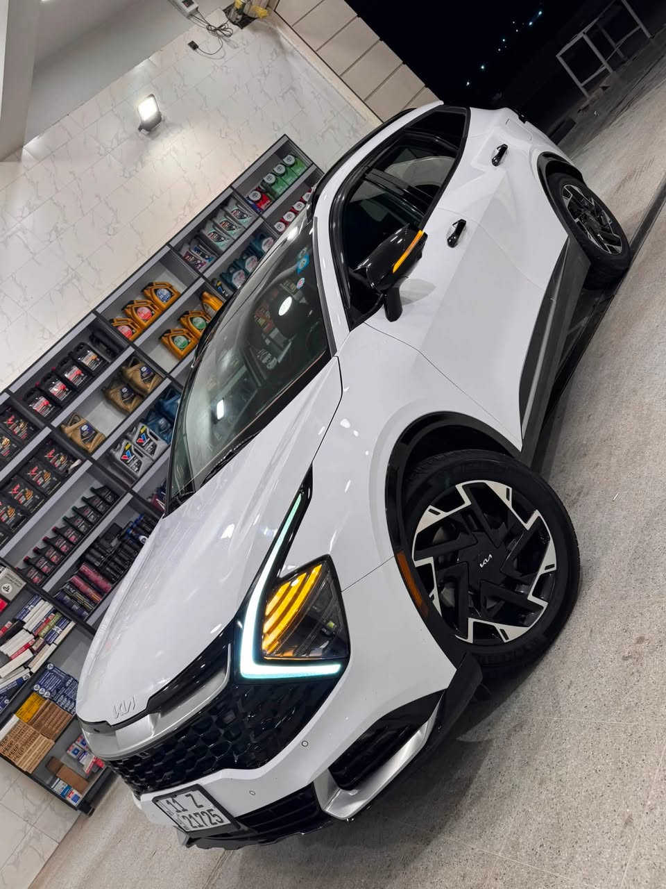 للبيع كيا سبورتج موديل 23 برستيج اعلى فئه فول مواصفات للاخير وارد امريكي محرك 2500 جي دي اي ماشيه 79 ميل ضررهة طعجه بالبنيد ومصبوغ عله كده بدون دواخل 
مواصفاته
بانوراما
بصمه كشنات تدفئه وتبريد 
كشن كهرباء
جنطه كهرباء 
تشغيل عن بعد
كشنات خزن ميموري وضعيتين
سستم صوت هارمن كاردون
كامرات محيطيه خمس كامرات
حساسات امامي خلفي 
رادارات 360 درجه
شاشه دجتل متغيره
السعر 193 وبيه مجال  
مكاني بغداد
صور الحادث والسونار مرفق بالمنشور
***********
