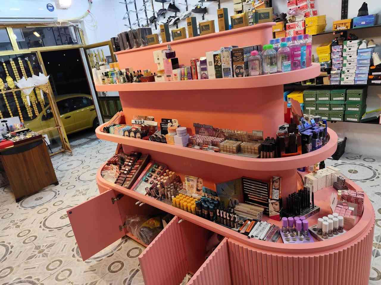 تفاصيله بالصور
الطول مترين وربع 
العرض متر 
الارتفاع 180سم 
للاستفسار الاتصال على الرقم ***********
