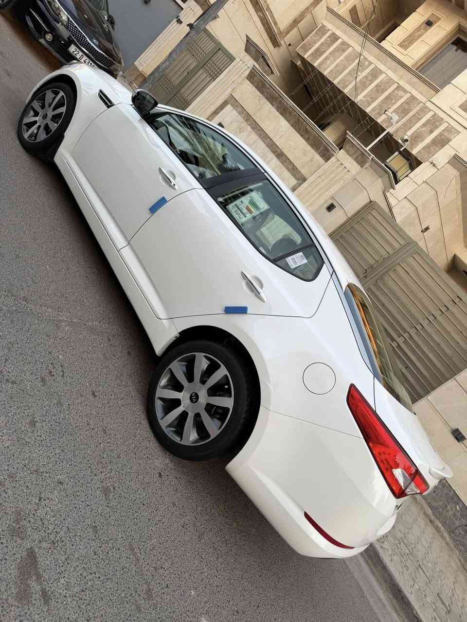 السلام عليكم 
كيا اوبتيما موديل 2011 خليجي مكفولة من الضرر والتبديل مكينة دوش سيارة احلة من الصور مواصفات السيارة شاشة كاميرا تحكم ستيرن كير بالستيرن ثلاجة بالجكمجة تبريد بيانو شاشة حاكية بلوتوث تبريد خلفي مري شفط + أشاير بالمري لد امامي لد خلفي ويل 17 كروم نظام ترحيب ثلاث أنظمة قيادة دشبول كادنزا وبعد بية هواي مواصفات بية داير جاملغ الخلفي صبغ عله كد شبر فقط والباقي مكفول مكينة كير صدر تخم تاير كلة جديد بالعافية عل ياخذها سيارة جديدة رقم سليمانية ثاني يوم تحويل مكان السيارة بغداد الاعظمية سعر 128 وبيه مجال رقم موبايل   *********** 
‭***********
