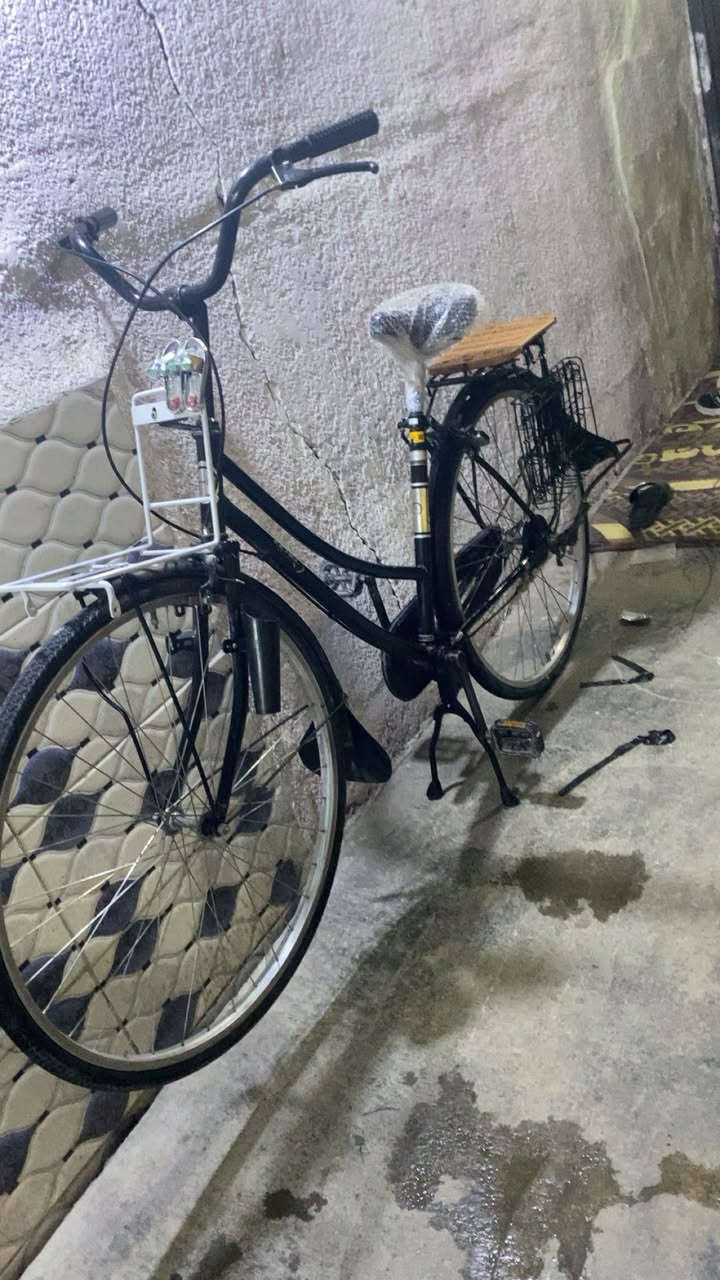 سلام عليكم بيسك لبيع جديد قبل شهر نزلته من لحاويه بيسكل حلو مكاني بغداد مدينه لصدر بل خدمي مال داخل قطاع 55 لسعر 100وبي مجال رقم لهاتف***********بي واستاب حجمه 27
