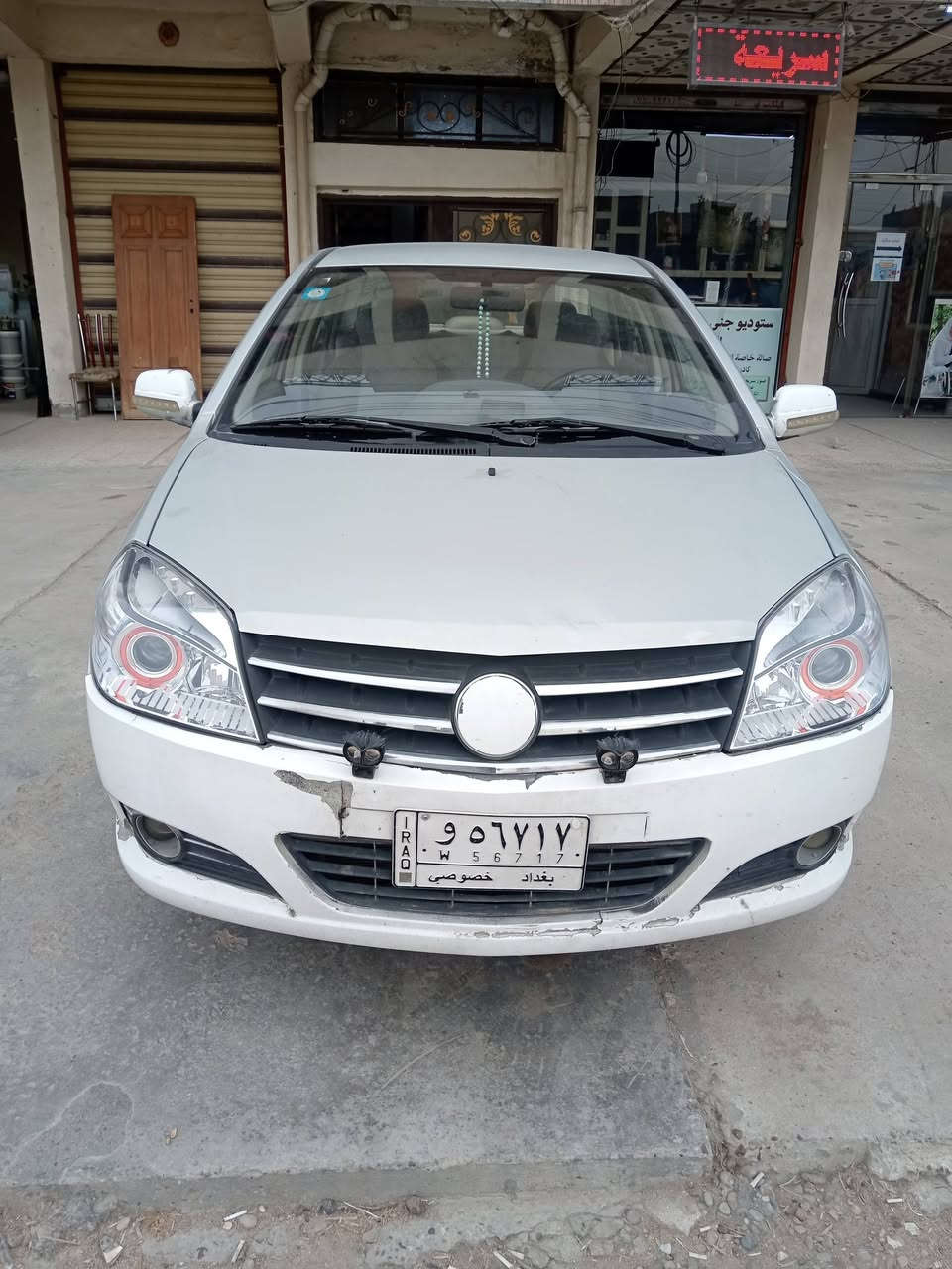 السلام عليكم
سياره جيلي صيني MK موديل 2013 حديث  نظيفه كير ومكينه مكفوله طخات بسيطه
السعر 40$وبيها مجال بسيط تواصل ع رقم ***********
