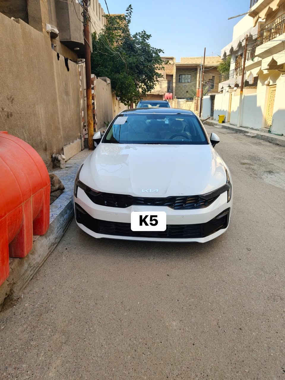 سلام عليكم سيارة K5 موديل 24 السيارة خاضعة للضمان ماشية 13000  موصفاتها معروفة 
محرك 2500
سقف بانوراما 
بصمة
شاشة عداد رقمي
شاشة كبيرة تدعم ابل كار بلي واندرويد اوتو 
حساس امامي خلفي 
وكل المواصفات المعروفة بيها من كامره وباقي المواصفات 
***********
