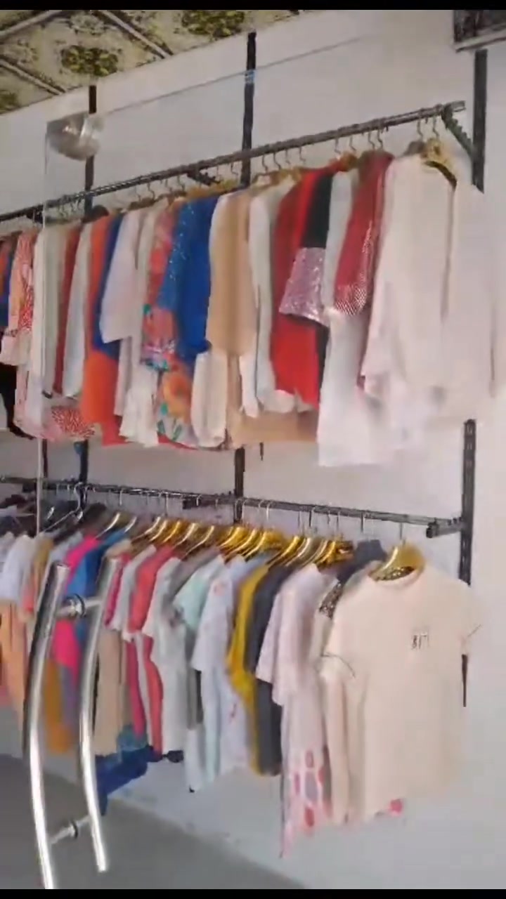 السلام عليكم
بضاعه باله للبيع 
مثل ما واضح بل فديو 
تقريبا 1000قطعه 
البيع الكميه كلهة والسعر مناسب جدا
***********
قميص نسائي 
بنطلون نسائي
تشيرت نسائي 
دشداشه نسائي 
ملابس اطفال 
بنطلون رجالي 
قميص رجالي 
تشيرت رجالي 
برمود رجالي 
بجامه رجالي 
واحذيه منوع نسائي رجالي +شحاطات
