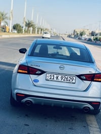 نيسان التيما  موديل  2023بلاس   شاشه كبيره  فتحه سقف باقي المواصفات مع...