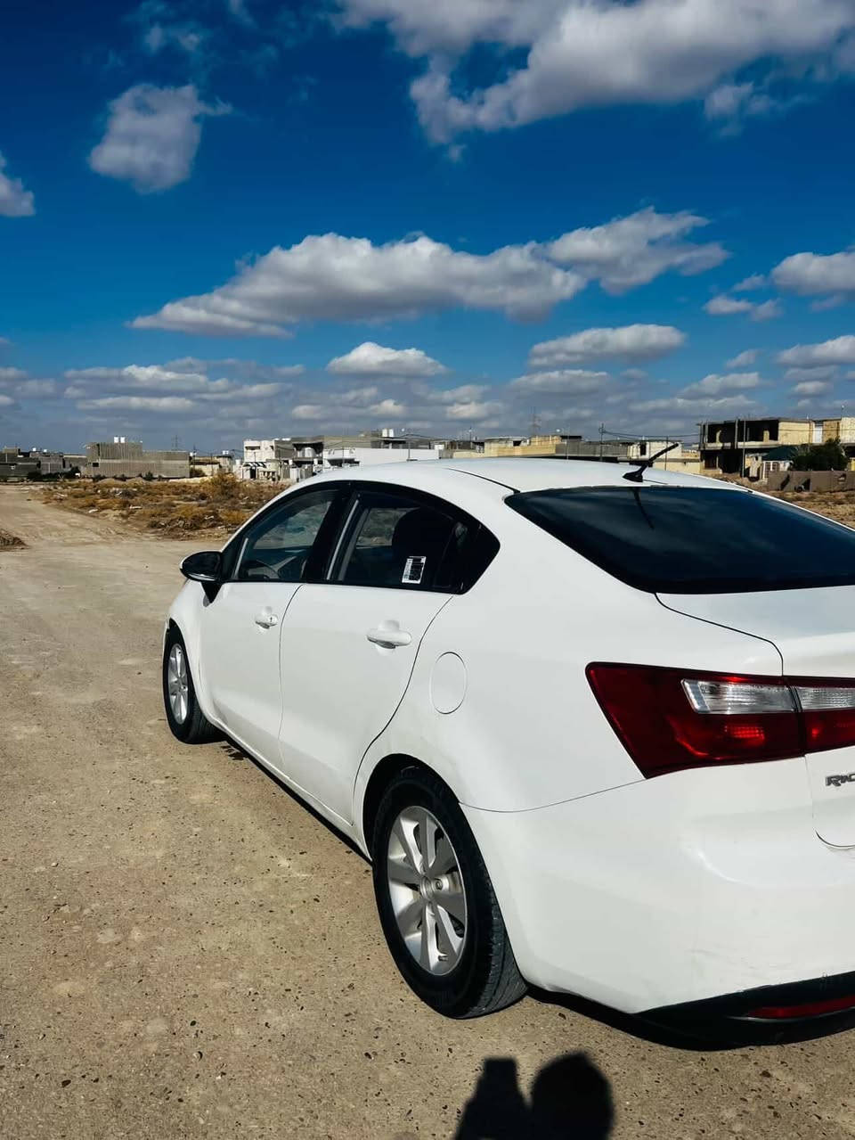 سلام عليكم  
كيا ريو 2012 خليجي 
السيارة نضيفه مواصفات اعتيادية 
تريد تحويل تريد وكالة 
بيها قطعتين صبغ كارت شرط الفحص
محرك 1600
السعر 92 بيها مجال بسيط حق الجيه 
مكاني بابل ، رقم الهاتف ***********
