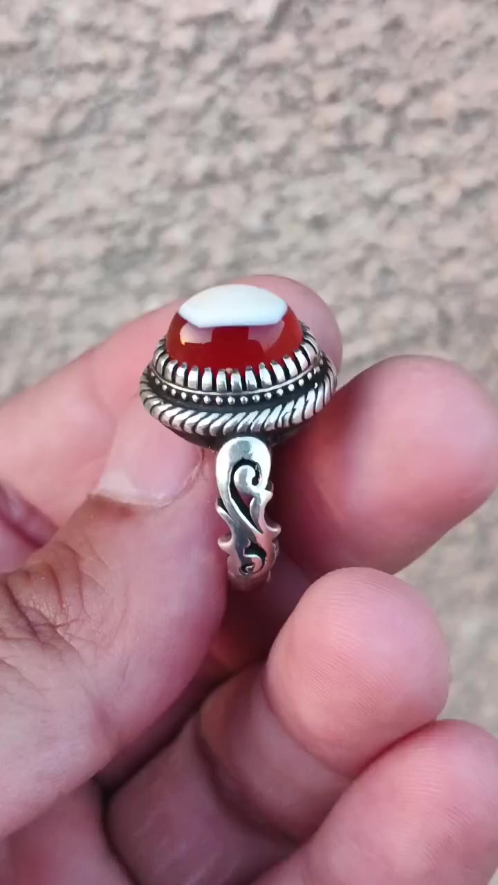 عقيق سليماني طبيعي
صياغة روعه 
قياس الخاتم ٢٤ 
السعر ٥٠ الف دينار


**إذا كنت صاحب هذا الإعلان وتريد حذفه لأي سبب، رجاءا أرسل رسالة إلى الدعم الفني**