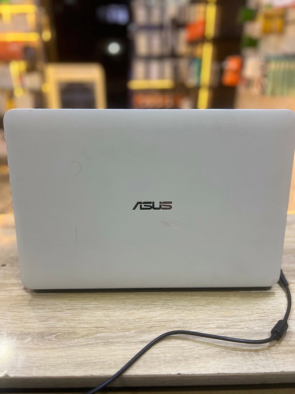 لابتوب asus
معالج Amd 
رام 8 كيكا ddr4 
هارد 256 ssd 
مناسب للدراسة والتصفح حجم سلم 
شاشه 15.6 
السعر 150 وبي مجال


**إذا كنت صاحب هذا الإعلان وتريد حذفه لأي سبب، رجاءا أرسل رسالة إلى الدعم الفني**