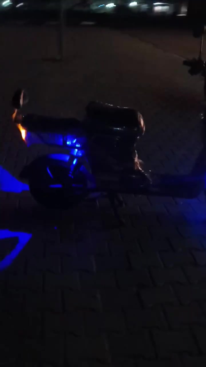 السلام عليكم دراجه شحن R9 للبيع 
المواصفات /
عدسه زنون LED
اشاره رباعبه 
بطاريات جدد 
الدراجه مكفوله من اي شخط 
ربع متصرف عليها 
السعر/ 500 وبيها مجال 

للاستفسار اتصل على الرقم ‏‪***********‬‏
