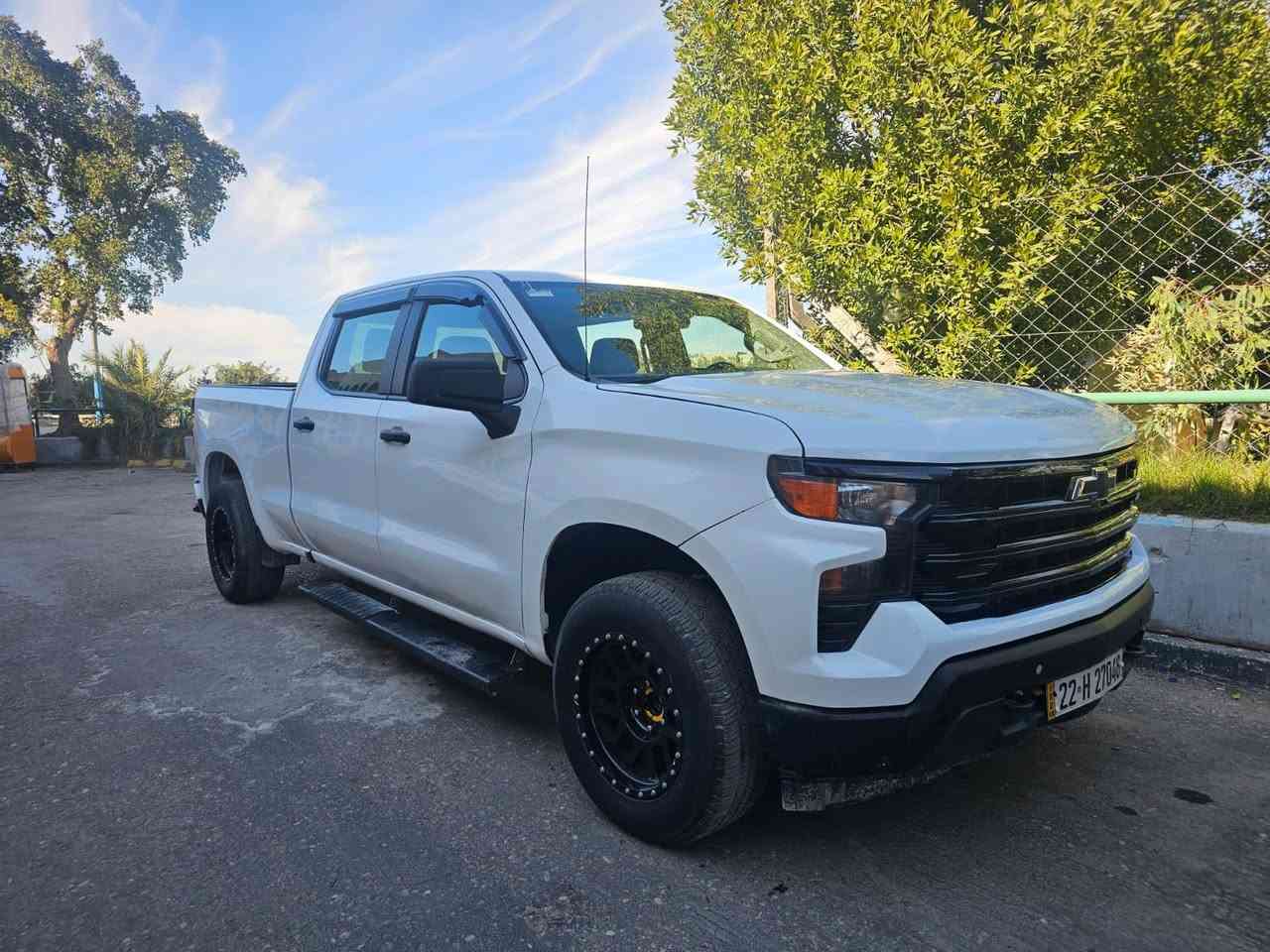 سلفرادو موديل 23 للبيع
وارد امريكي رقم اربيل تحويل مضمون 
محرك v.8 5.3
موصفات كوستم بدي طويل  كراسي جلد منفصله مساحات تخزين 
كامره خلفيه باقي المواصفات موضحة بالصور
السياره بيها صبغ قطع ابيع حزام 
السياره كير مكينه كفاله ماشيه 40الف 
السعر (215)وبيها مجال 
***********
