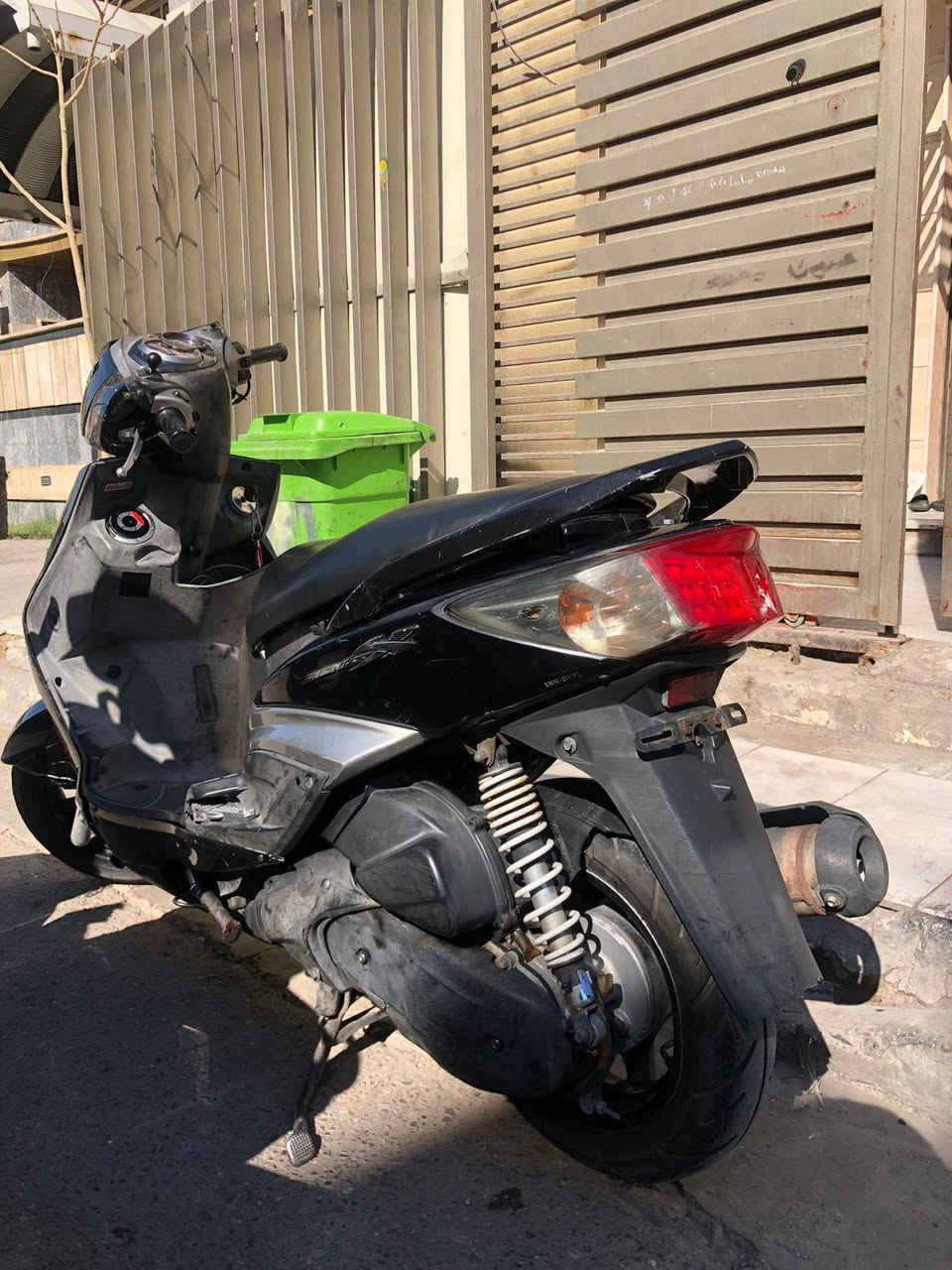 السلام عليكم سكنس فحل نوزل طلاعات للبيع دراجه نضيفه مكينه نضيفه مستعجل علبيعة العنوان بغداد الطالبية للاستفسار تواصل علرقم  ***********
