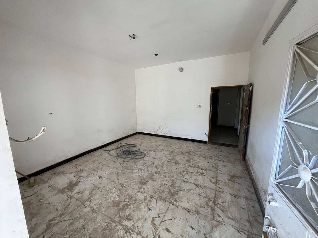 السلام عليكم
للبيع
مشتمل ١١٥ متر في أبو دشير منطقة الضغط
خلف شارع مخبز الكناري 
البيت طابقين، ٣ غرف نوم, حمام ومطبخ
ترميم جديد
مجاري وكهرباء وماء
سيراميك أرضية جديد
سيراميك جدران المطبخ والحمام جديد

الاتصال ع الرقم
أو واتس اب
***********
