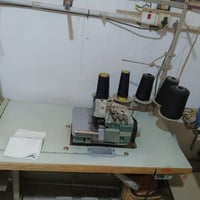 مكينة اوفر 5 خيط صناعية يابانية وعلى الفحص للبيع مالت محل خياطة بسعر 4...