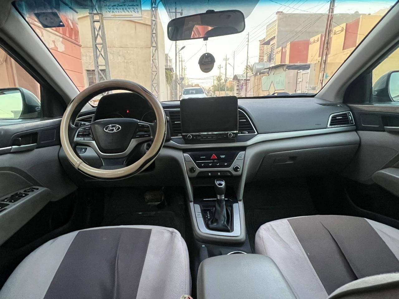 سلام عليكم اللبيع هونداي إلنترا موديل 2017 وارد امريكي بيها جاملغ وبنيد بدون تبديل وبدون دواخل  وباقي مكفولات كفاله عامه اليبل  شاشه كأمره دواره بصمات رادار تحكم ستيرن مثبت سرعه  سيارة جديدة وجاهزة من كلشي تبريد ثلج حدادية تخم تاير كير ومكينة 2000 دوش مكفولات  سياره احله من صور السعر 127 لاستفسار علا رقم 
***********
***********
***********
مكان السياره الانبار الفلوجه
