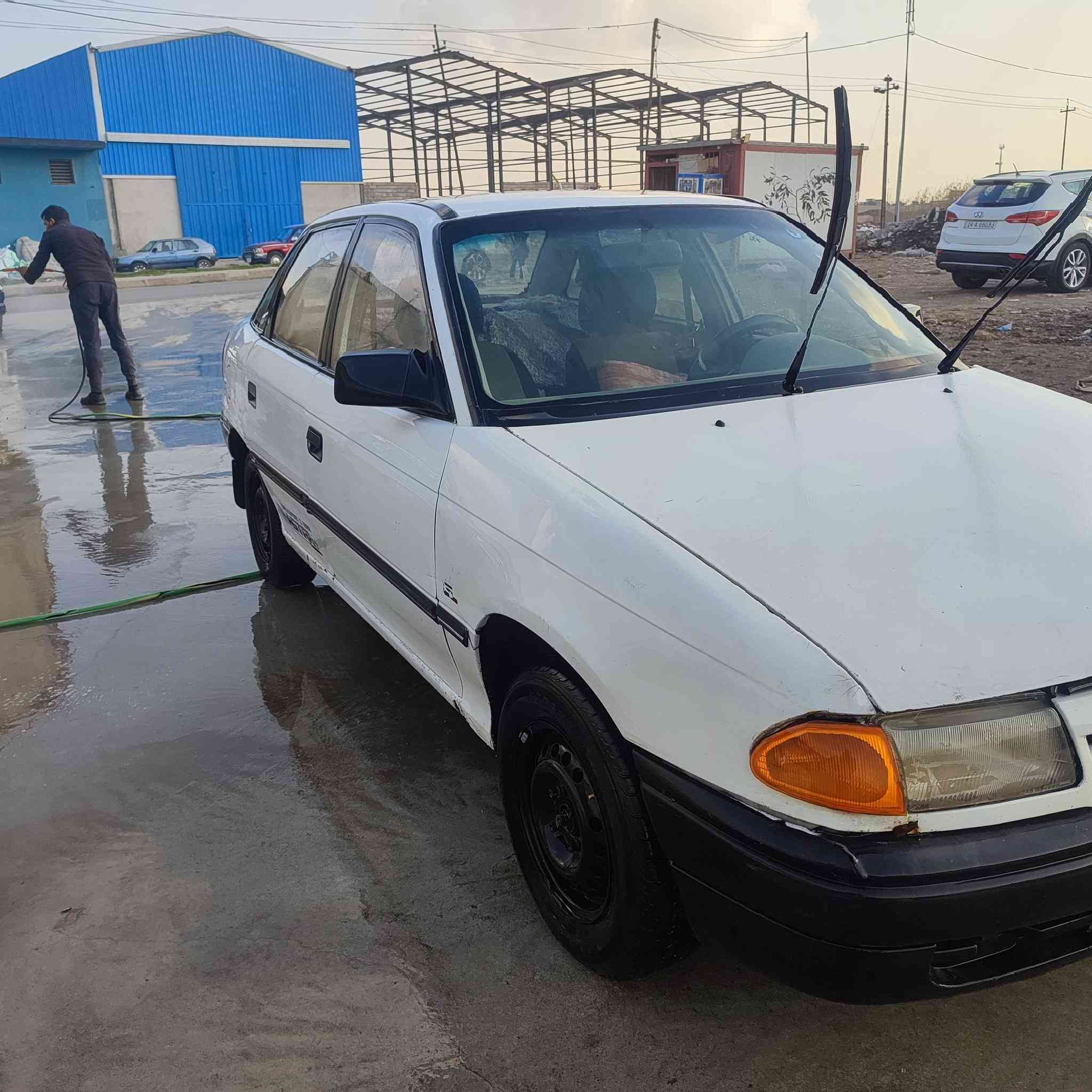 استرا موديل 93 حجم 16
رقم انبار 
السنوية جديدة باسمي 
بيها مكانات صبغ 
السعر 38 
الجانب الأيمن 
***********
