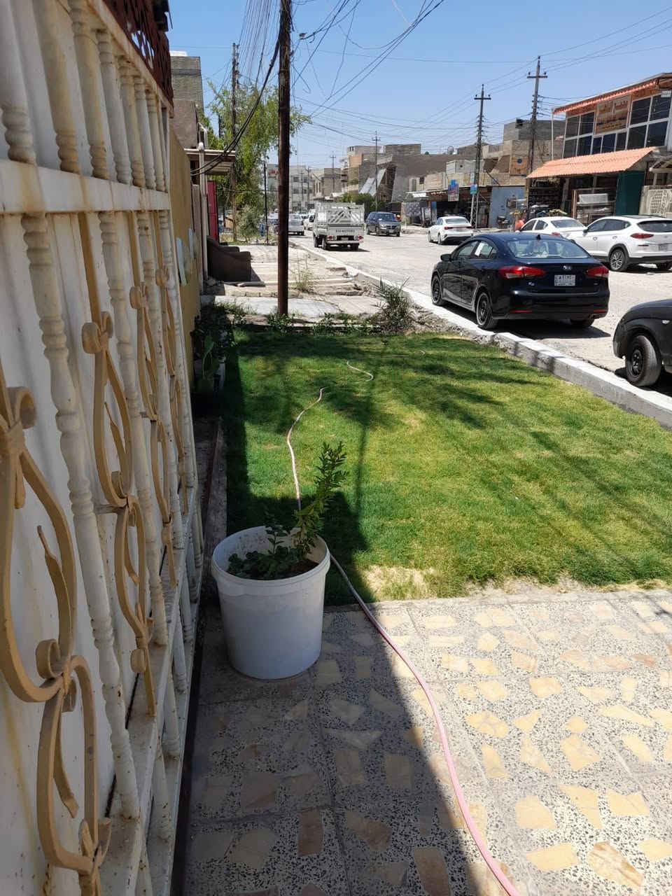 دار للبيع مساحته ٢٠٠ م  ١٠ في ٢٠ مسلح كلاسك حي الجهاد شارع الإطفاء السنتر شارع عرضه ٢٠ رصيف عريض قرب السنتر باسمي مباشر سند مستقل ويعتبر تجاري  ***********  واتساب موجود
