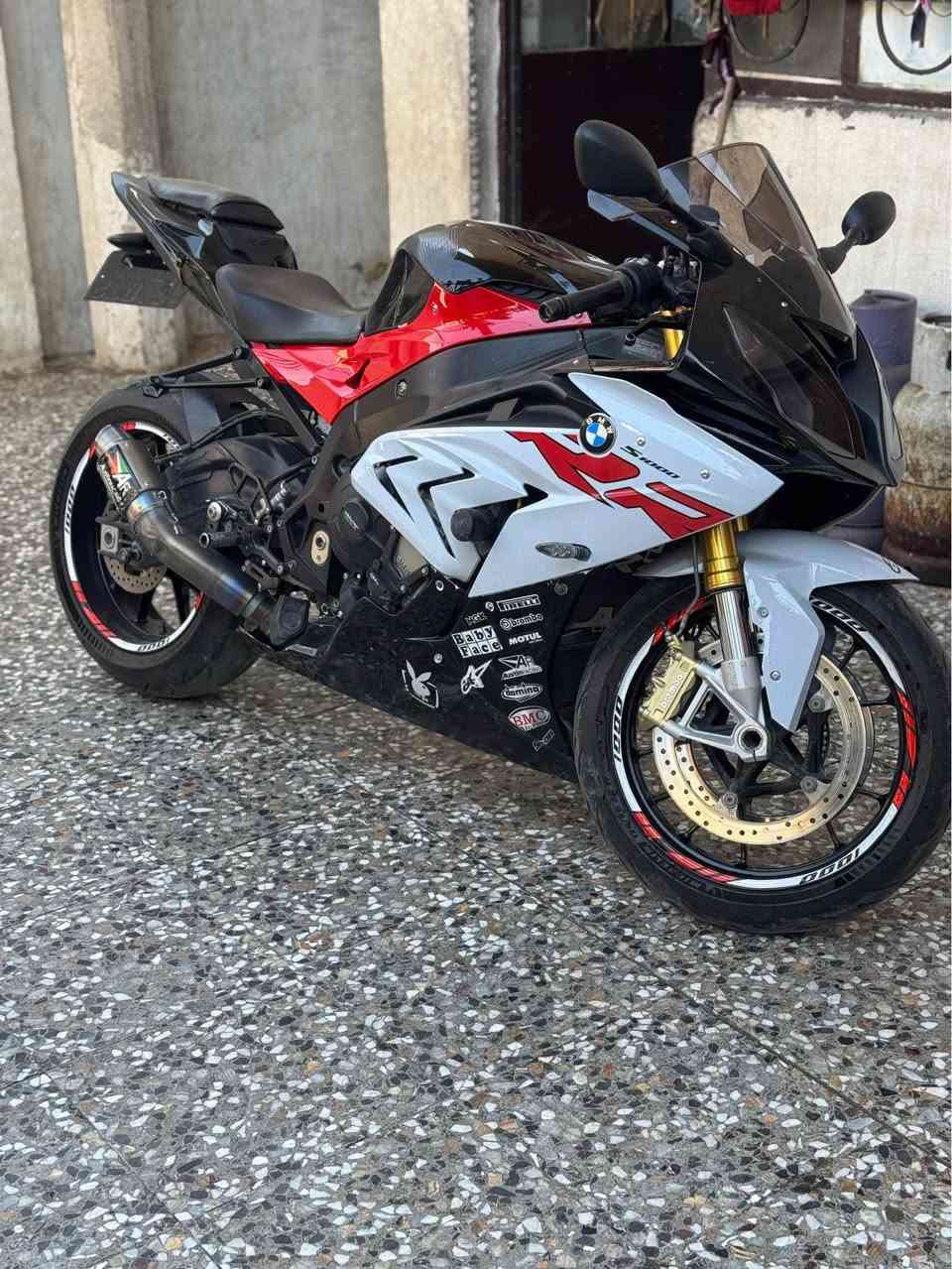 سلام عليكم BMW 2016 مرقمه تحويل ثاني يوم عليه باتري Bs وهدرز صالنصه AR وارد أمريكي ماشيه 13الف بغداد حي العامل *********** السعر 110 وبيها مجال Colombo, Sri Lanka
