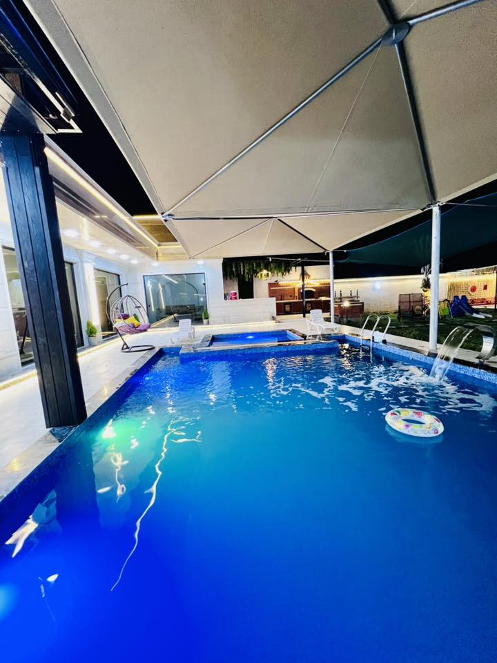 هلاً وسهلاً بكم في مزرعه  رامسر🌴
الايجار اليوم بنضام الشفتات 

            🫰فقط عوائل🫰

     [متوفرة في تطبيق اجرلي ]

🔴 مسبح كبير ومفلتر 🏊‍♂️🏊‍♂️

🔴مسبح خاص الأطفال 🏊‍♂️🏊‍♀️

🔴جاكوزي تحكم و موسيقى 🛀🛁

🔴 تحتوي المزرعه على2 غرف  منام وصاله مكيفه كبيره ومطبخ مجهز بالكامل وحمامات غربي ⛺️

🔴إنترنيت 24ساعة🛜

🔴 باربكيو مخصص للشواء 🍖🍗

🔴مكان مخصص الألعاب الأطفال 🛝

🔴 صاله خاصه للالعاب البليارد 🔴ومنضده و الفيشة 🎱🎱

🔴حديقة واسعة 🏞️

🔴 جلسة عربية 🏛️

🔴 حديقه خاصه لالعاب الاطفال 🛝🛝🛼

🔴 حدائق ومساحات خضراء واسعه 🏞️🛤️

🔴 كراج كبير للسيارات 🚘🚙

🔴كهرباء 24 ساعة ⚡️

🔴 جلسات خارجيه 

🔴 كهرباء 24 ساعه 

🔴 اقامه حفلات اعياد الميلاد 🎂

🔴فقط 15 نفر 🙇🏼‍♂️

🔴 للحجز والاستفسار يرجى مراسله الصفحه او الاتصال على الرقم

☎️***********
