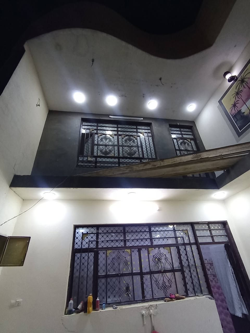 سلام عليكم
بيت ٢٠٠ متر طابقين وبيتونه واجهة ١٠ متر والنزال ٢٠ متر بيت كامل ٦ غرف نوم ٣ حمامات كاشي سراميك بياض صحيات كامل البيت بحي طارق القديم وره السيطره الثانيه قريب على التبليط بيت عقد زراعي
السعر ٦٨ وبي مجال
***********
