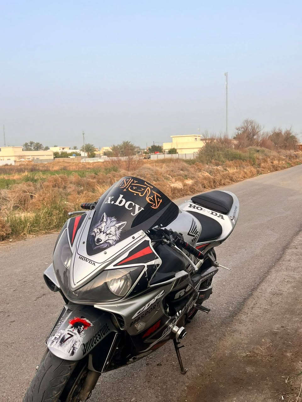 سلام عليكم بطح افوراي 600شلعه فول معدل ✈محركه يخبل الدراجه ممفتوحه بلادي كفراته شويه تعبانات بيهن شخوط غير هاي مابيه شي الدراجه تخبل مال جناي دهن كله امزويل مداريه كلش  صالنصه كاتم  ب 27وبيه مجال الشراي لاستفسار ***********
