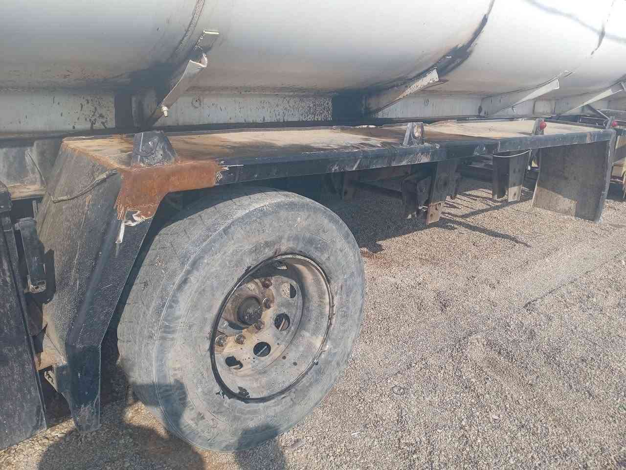 *********** سلام عليكم صهريج للبيع تفصال الموصل نقص دنكير واحد هوه شريط المكان حديثه جاهز من هوه وكهرباى بس نقصه دنكير
