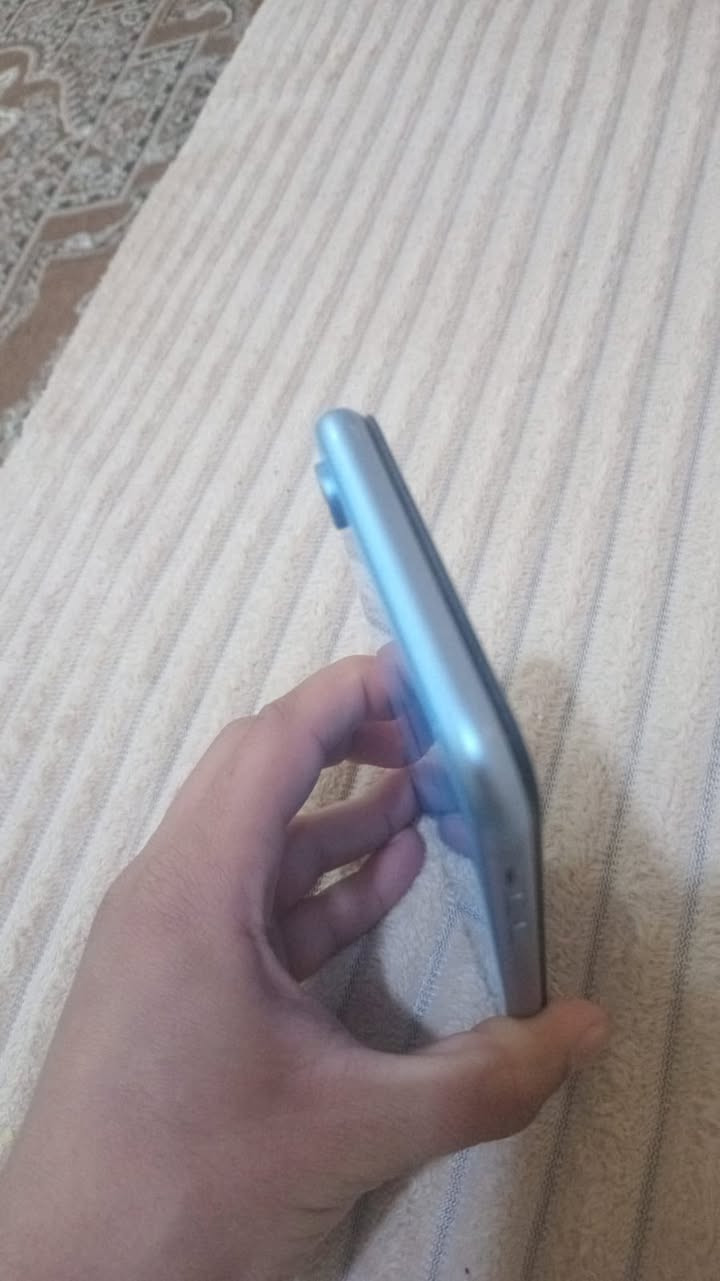 سلام عليكم ايفون xR للبيع نضافه 100/100 مكفول الجهاز لا مفتوح ولا مبدل بي أي قطعه بطاريته 79 حتى شحن ما يصرف رايده ب185 وبي مجال ***********
