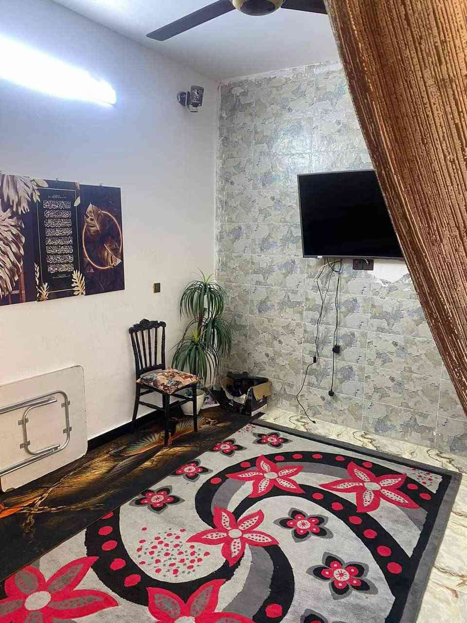 السلام عليكم بيت للبيع حي المصطفى
المساحه100 متر الواجهه5 والنزال 20
الشارع عرضه10 متر تبليط ومي ومجاري كامل خدمات خلف معمل الكاشي البيت طابق ونص يحتوي على غرفتان نوم كبار كلش
و 3 حمامات وطرمه مدخلين للبيت من جهه الصاله والحولي
*********** السعر جداً مناسب
