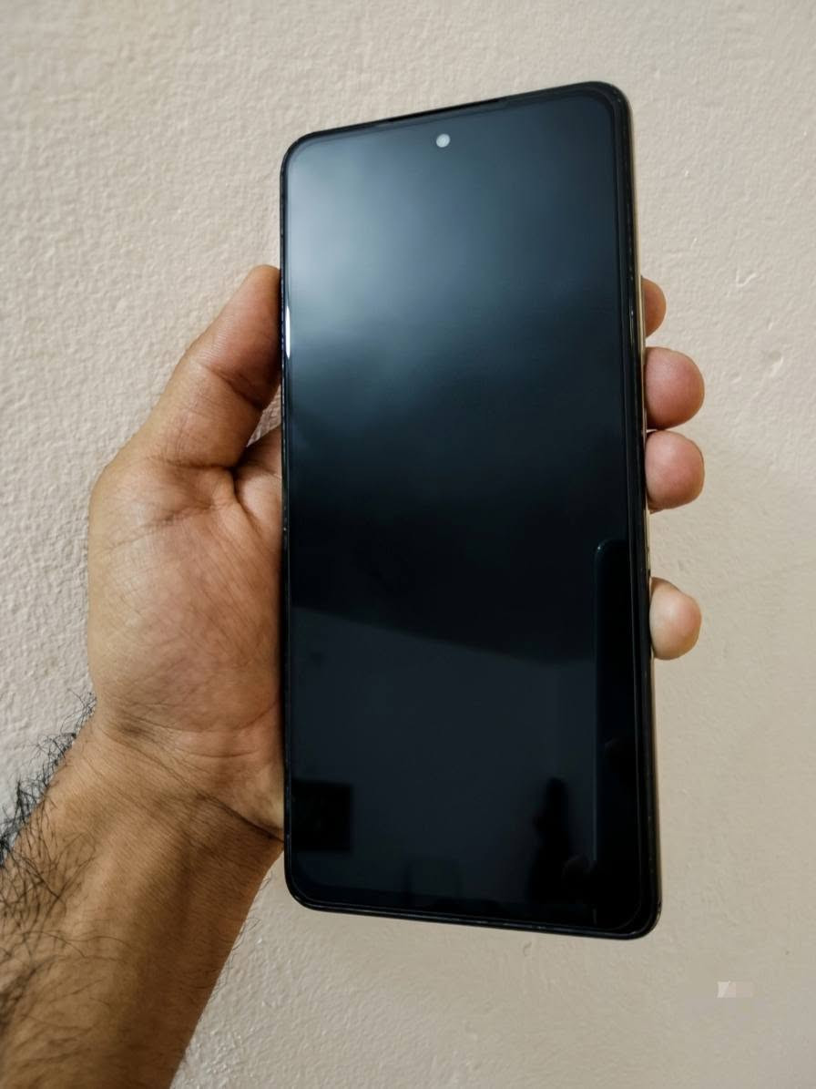 للبيع أو امراوس TECNO SPARK 20 Pro مكفول كفاله عامه
*مواصفات الجهاز:*👇 

- *الذاكرة*: 256GB الرام 8+8 قابلة للتوسيع = 16GB
-* الشاشه 120 هرتز كلش سلسه - البطارية 5000الاف 
- *المعالج*: Helio G99 قوي وسلس بالألعاب والاستخدام 
- *الكاميرا الخلفية*: 108MP ثلاثية AI تصوير واضح 
- *الكاميرا الأمامية*: 32MP سيلفي احترافي
- السعر 150الف وبي مجال قليل ولحد يكسر بلسعر رجائآ 
مكاني بغداد ابو غريب وهاذه رقمي‏‪***********‬‏ بي واتساب / توصيل ماعندي ❌

