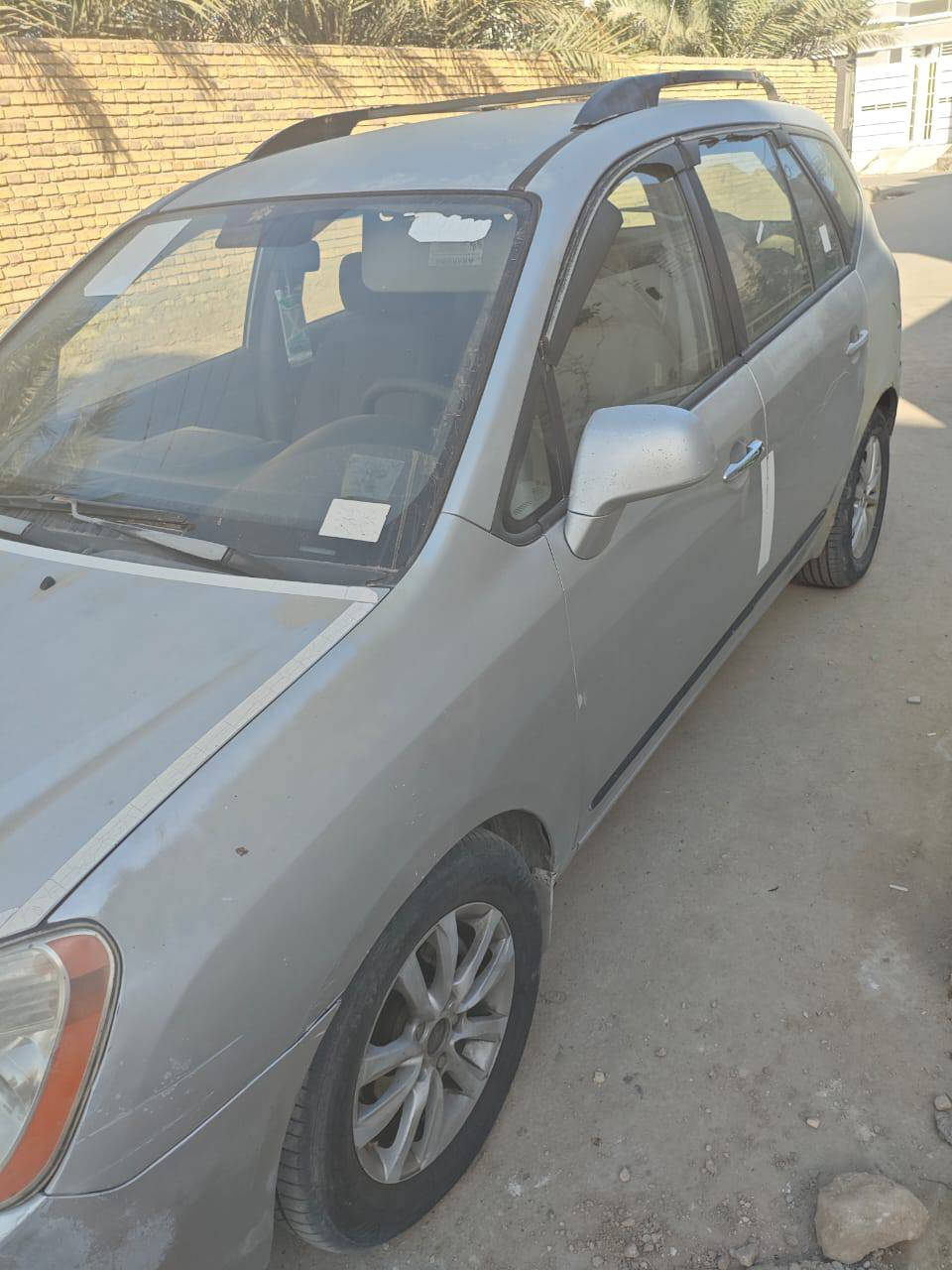 كيا روندو ستيشن ٢٠٠٩ وارد امريكي محركها ٢٥٠٠ ضربتها ب الجاملغ الامامي الايسر وبعد ما نعرف وين ب الضبط لان السياره صارها هواي عدنه والوالد ناسي وما مسوين سونار عنوانها ذي قار /حي اور ورقمي‏‪***********‬‏ الي يردها يراسلني واتس او يتصل ع الرقم... انه مكلف ب النشر الي يرديها يراسل الرقم اول يتصل بيه
