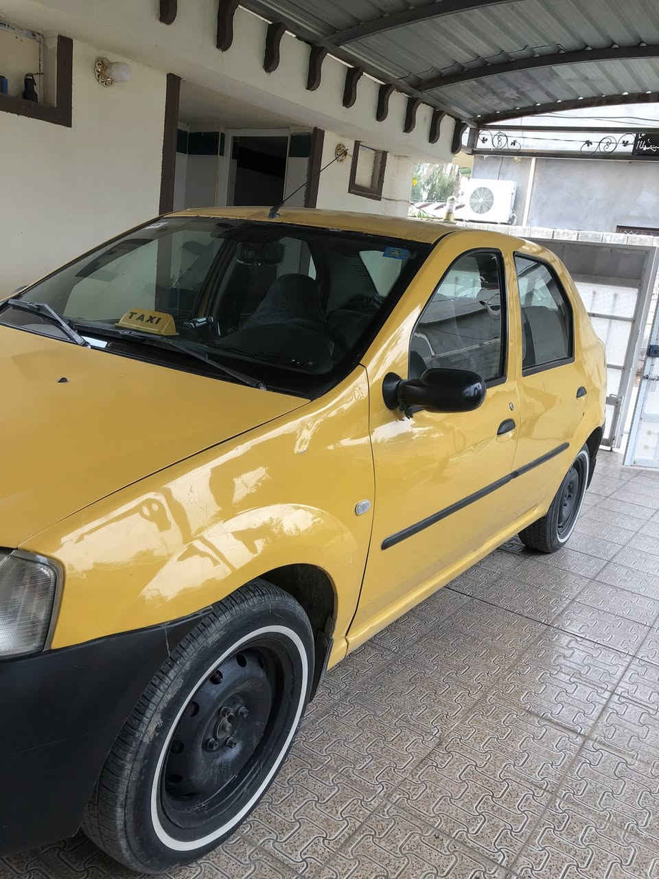 السلام عليكم 
رينو لوكان موديل 2009 رقم بغداد الجديد بأسمي سيارة خير من الله بالحقيقة احلى من الصور تخم تيرات جديد ودوشمة جديدة وصدر جديد  هزة جديدة ومصفرة هيئة وغرامات سيارة جاهزة كبل للشارع . السعر 37 وبيها مجال بسيط 

العنوان
ديالى شهربان 
***********
