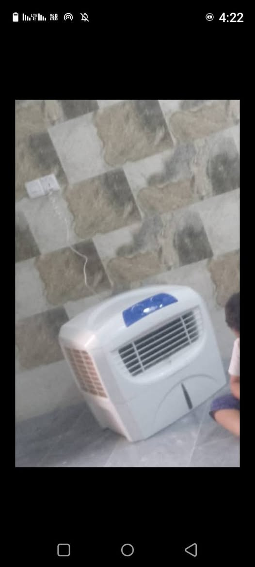مبردة استخدام اسبوع جديدة
سربس 
اخذوهة ب120 يردوهة ب90 
والكاونتر قطعة وحدة المعلك فقط 
استخدام شهر 
متر و20 يردوا ب65 

مكان شارع فلسطين 
***********
