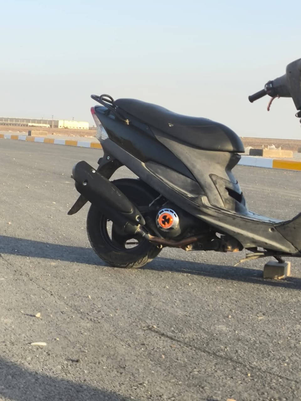 سلام عليكم ماكس عدله للبيع مفتوحه كهربائيات شغاله وسلف وهندر  هورن باتري  تايرات جدد صالنصه اف هم  الدراجه نكره  شلعه ومشي خير من الله   الكفر شوفة عينك السعر 450 بيها مجال قليل العنوان بسماوه ال معالي قرب محطة الغاز  الرقم ***********
