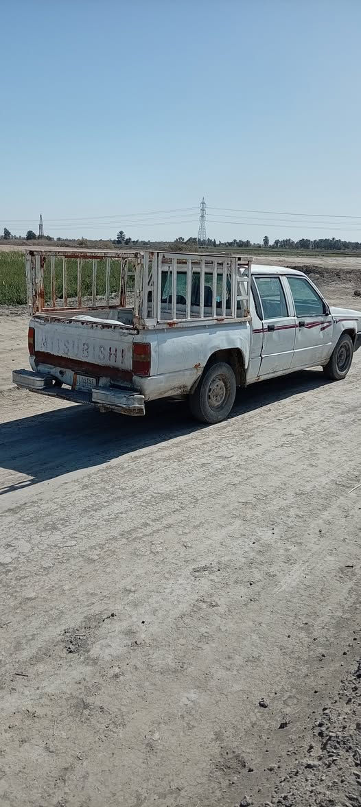 السلام عليكم بستوبشي مديل ٩٢ سياره مشروع وطني رقم نجف سنويه نتهت هاذ الشهر راعيه يريد مداور السعر ٣٠ وبيه مجال مكان السياره البصره رقم الهاتف ***********
